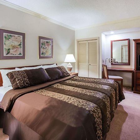 Days Inn By Wyndham Midland Exteriér fotografie