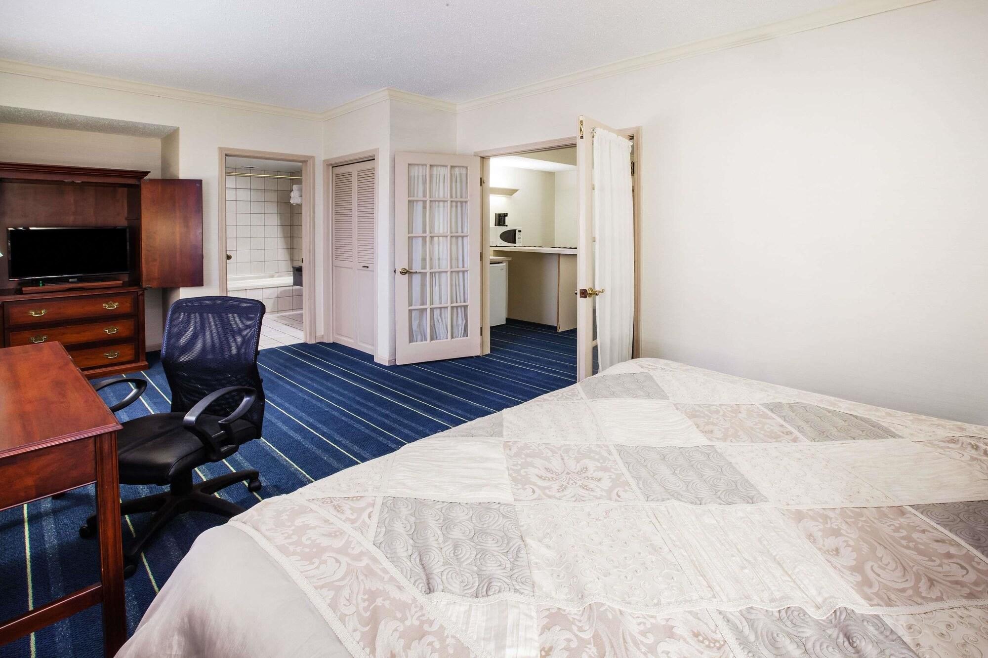 Days Inn By Wyndham Midland Exteriér fotografie